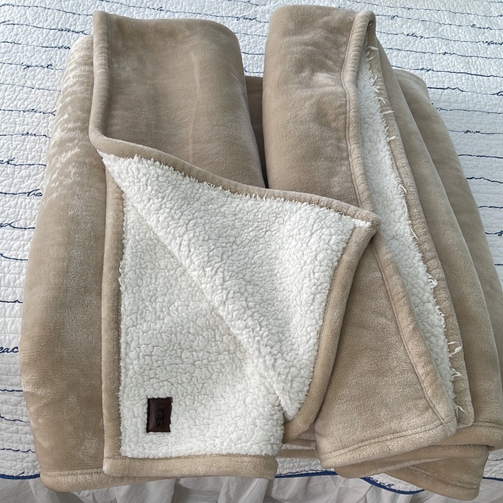 UGG twin reversible bedding/comforter